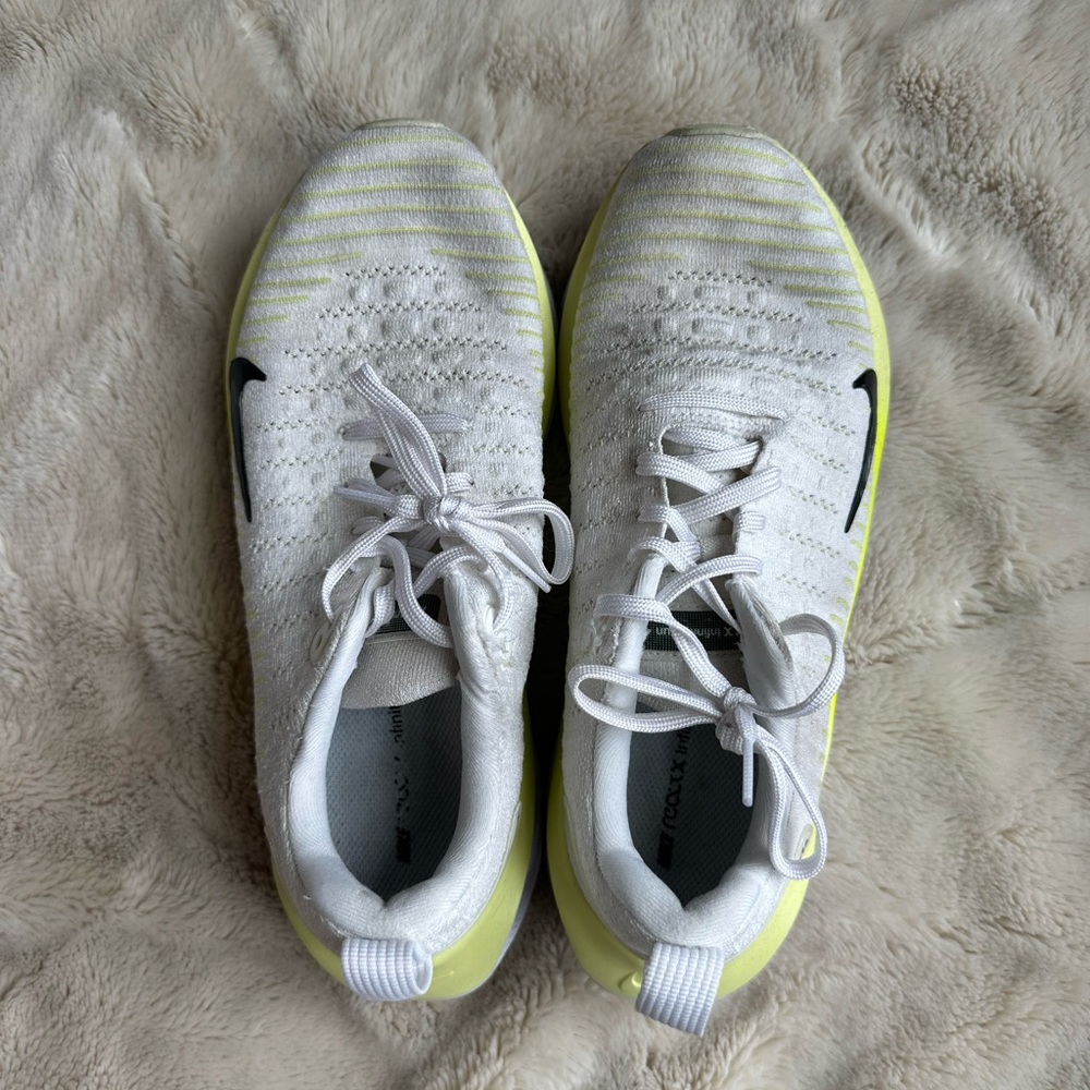 Nike White and Yellow infinity Run 4 Athletic Shoes